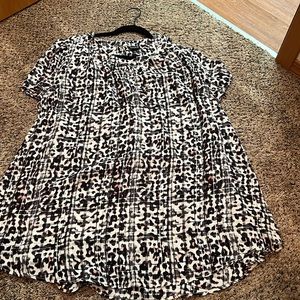 EUC Torrid size 5 blouse